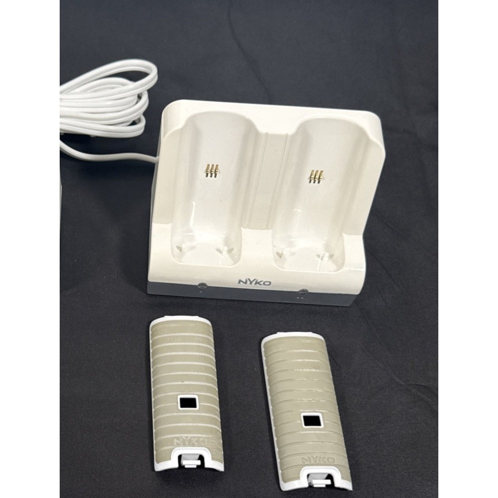 Nyko Dual Charging Station Nintendo Wii White Charger Dock 2-Slot